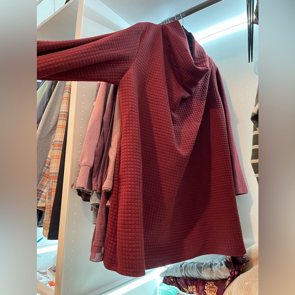 Quilted funnel neck Maroon tunic
